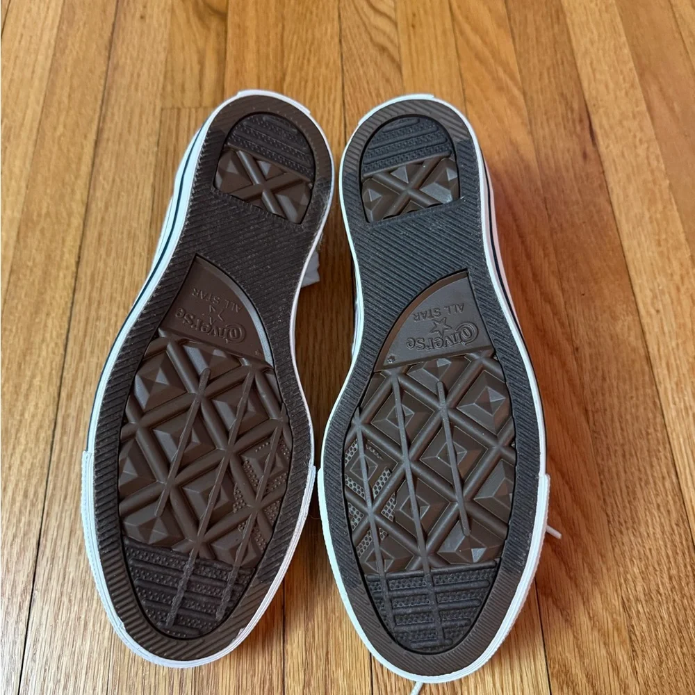 White converse. New - Picture 3 of 3